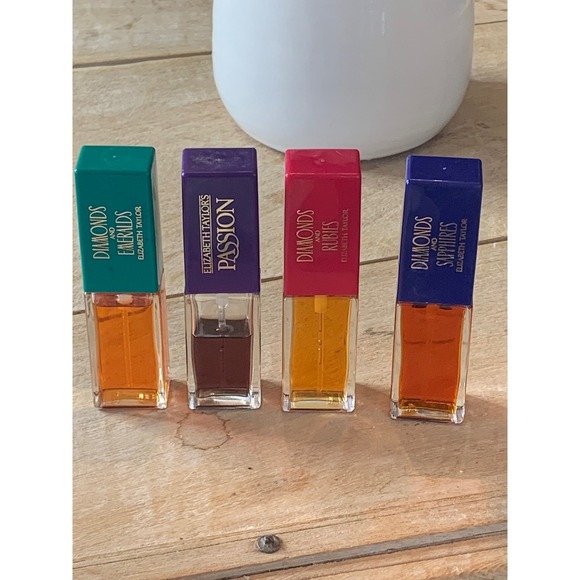 Elizabeth Taylors 4
Fragrance Eau de Parfum
Spray Set Collection 10 ml's
each - Picture 1 of 10
